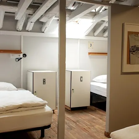 Goodmorning Solo Traveller Albergue