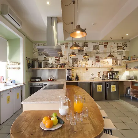 Goodmorning Solo Traveller Хостел *