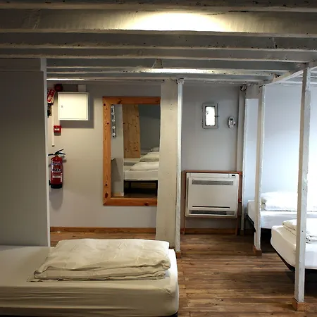 Goodmorning Solo Traveller אכסניה