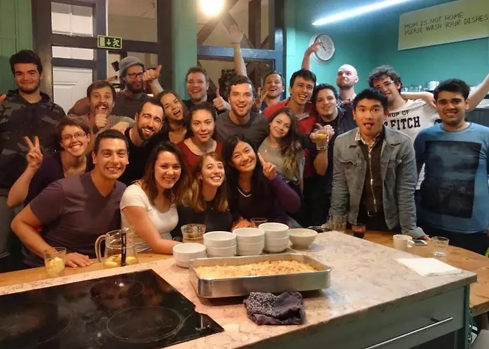 Goodmorning Solo Traveller אכסניה